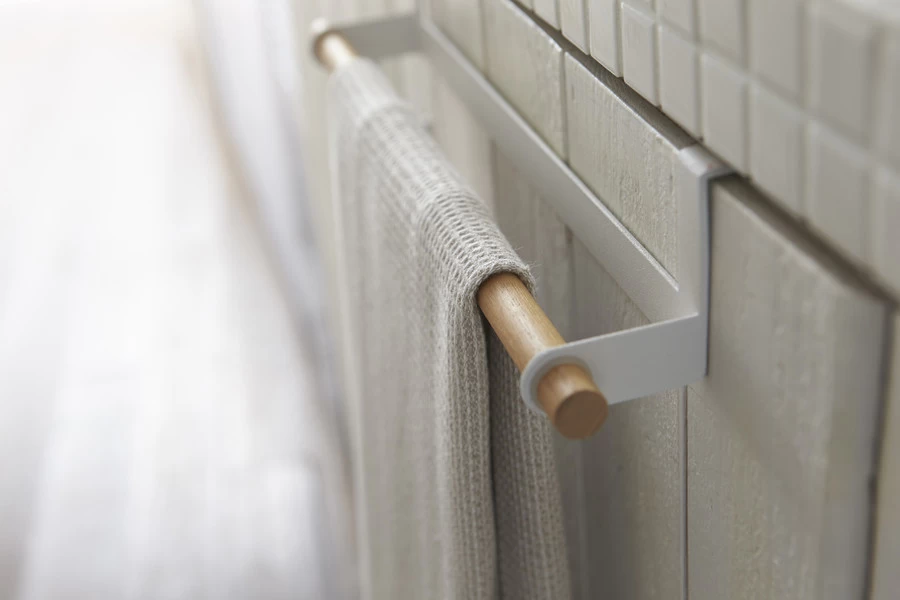 Yamazaki Handdoekhouder Tosca Wit Voor Kast Of Radiator - 33x7.5x6 Cm - Afbeelding 3